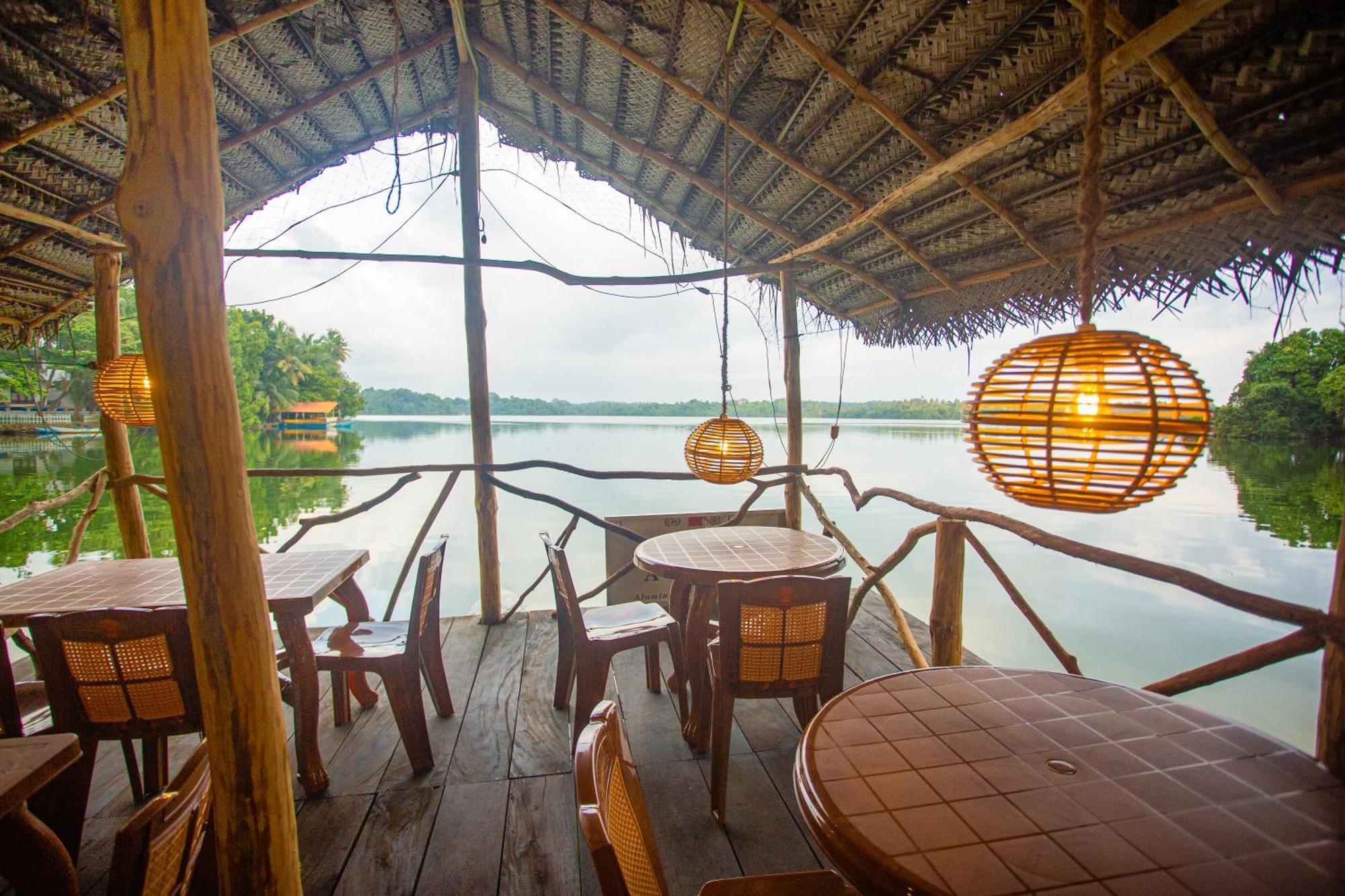 Aki Luna Lagoon Resort ヒッカドゥワ エクステリア 写真